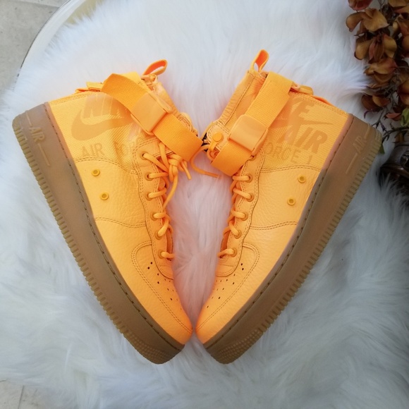 Nike SF Air Force 1 Mid Shoes - Picture 2 of 8